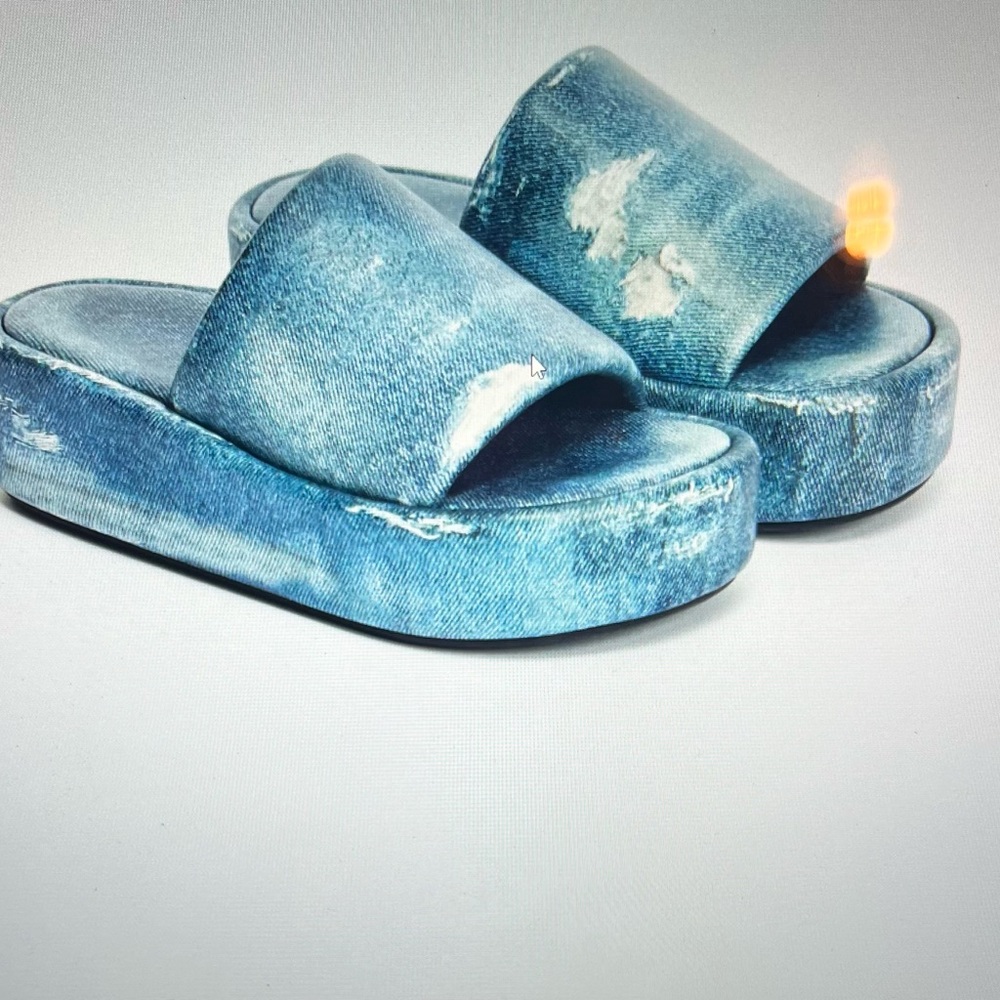 Balenciaga leather slides size 5
